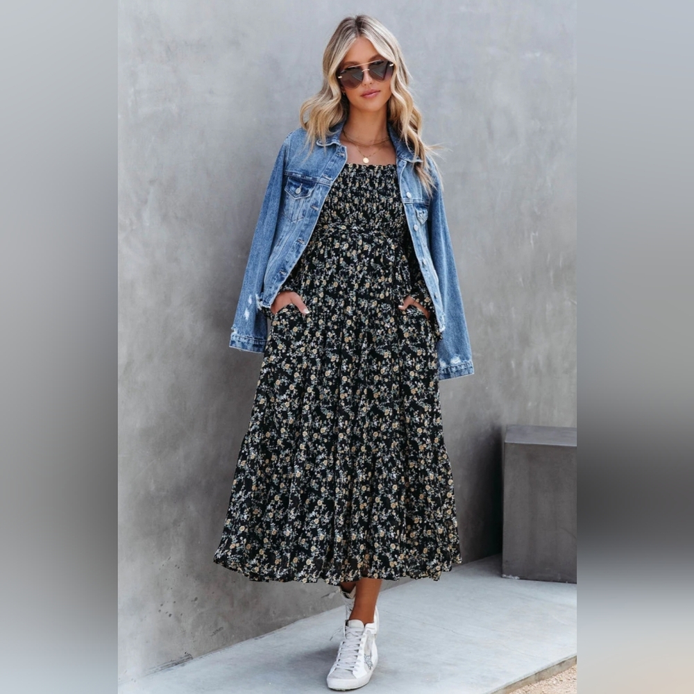 NWT Vici Collection WHIMSICAL HAPPENINGS FLORAL SMOCKED MIDI DRESS